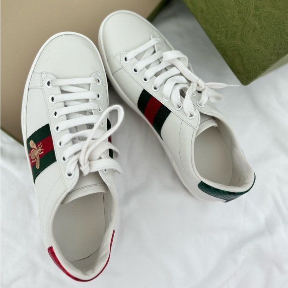 Women’s White Gucci Ace Sneaker With Embroidered Bee US size 5 - Like NEW! - Picture 4 of 5